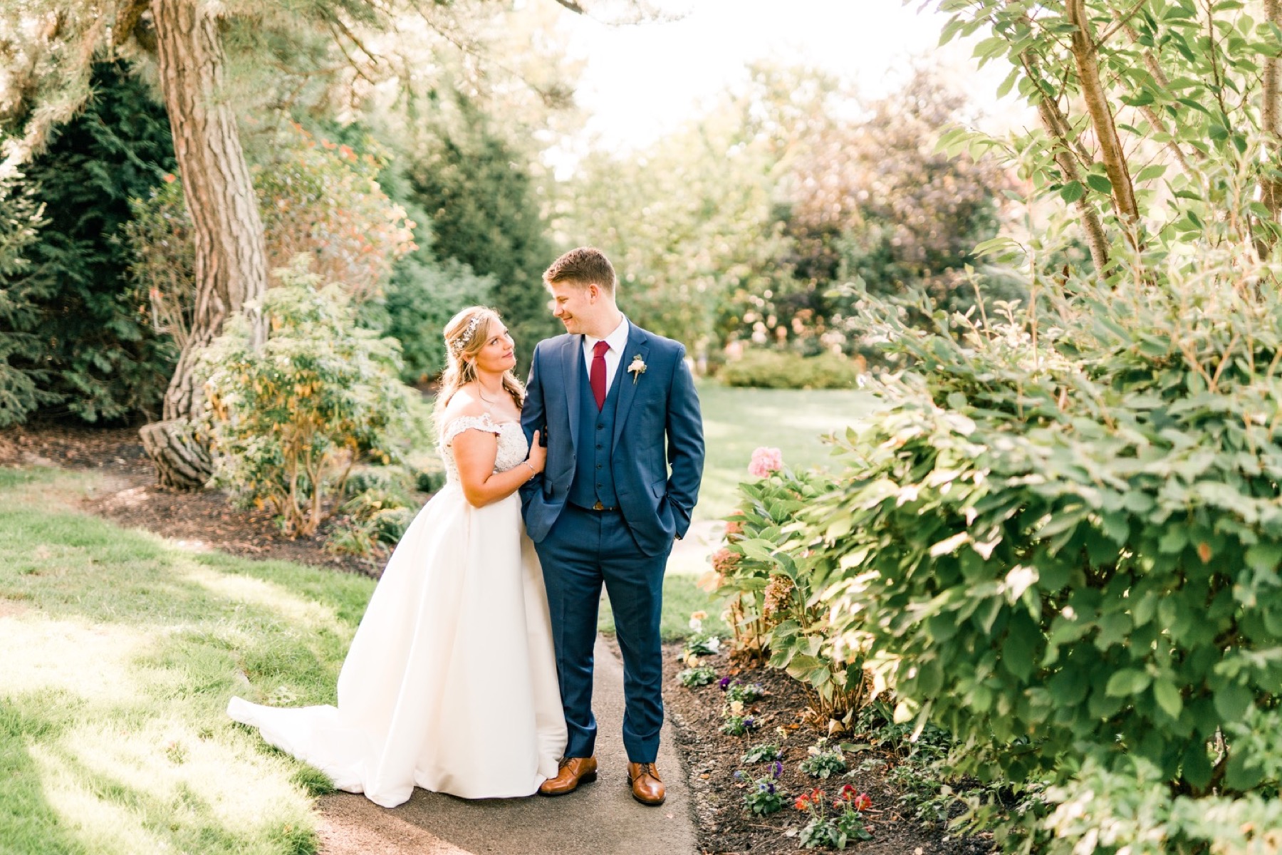Bride and Groom Portraits at Flourtown Country Club